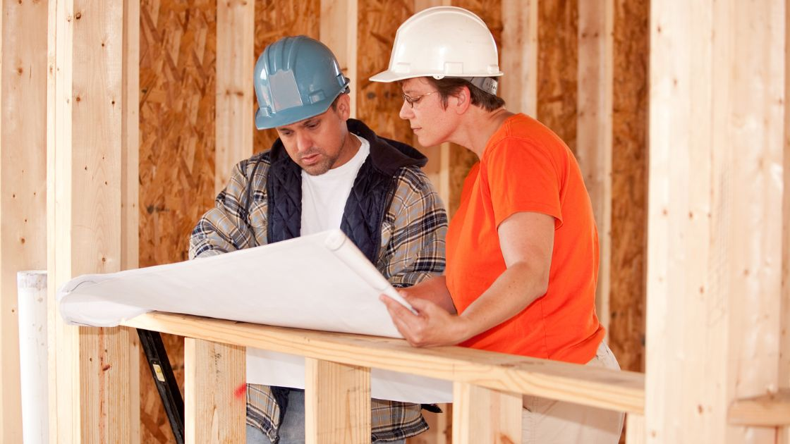 Crews move fast, projects pop up in new states, and payroll has to follow the work. When people are onsite, compliance travels with them.